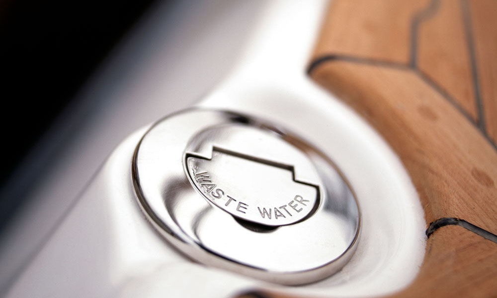 Mengapa sebagian besar Aksesoris Kapal Pesiar terbuat dari Stainless Steel?